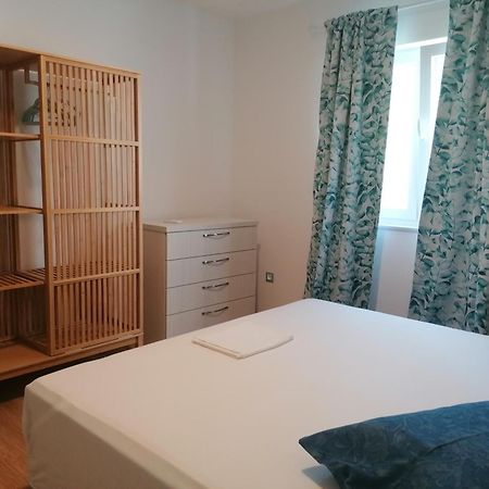 Apartmani Mares - 20 M From The Beach Brela Exteriér fotografie