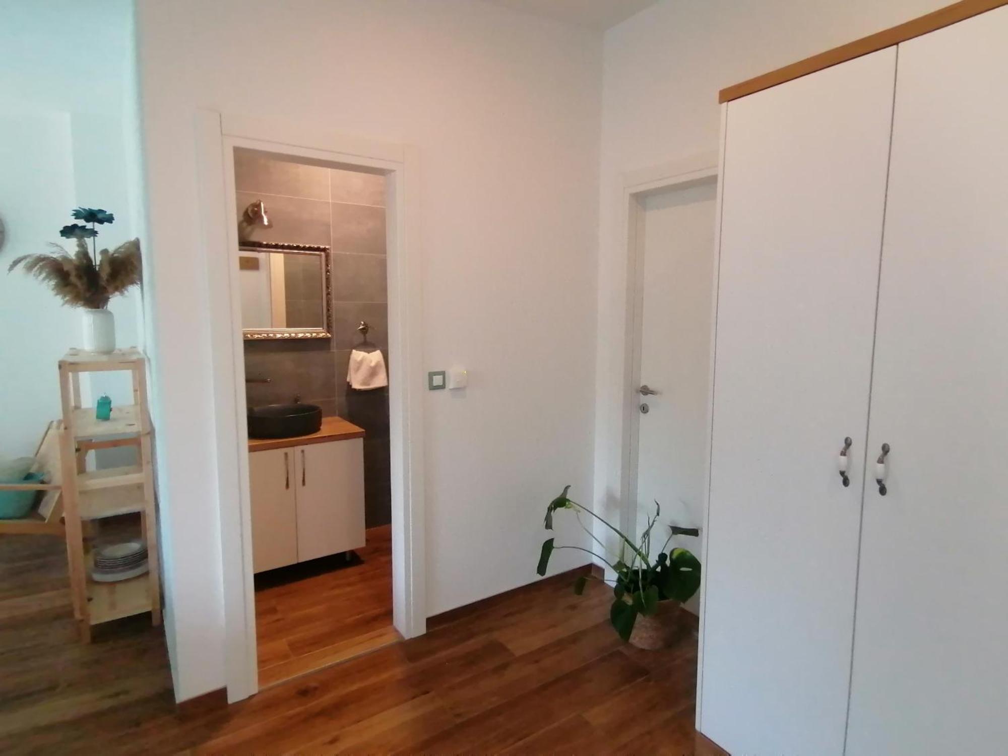 Apartmani Mares - 20 M From The Beach Brela Exteriér fotografie